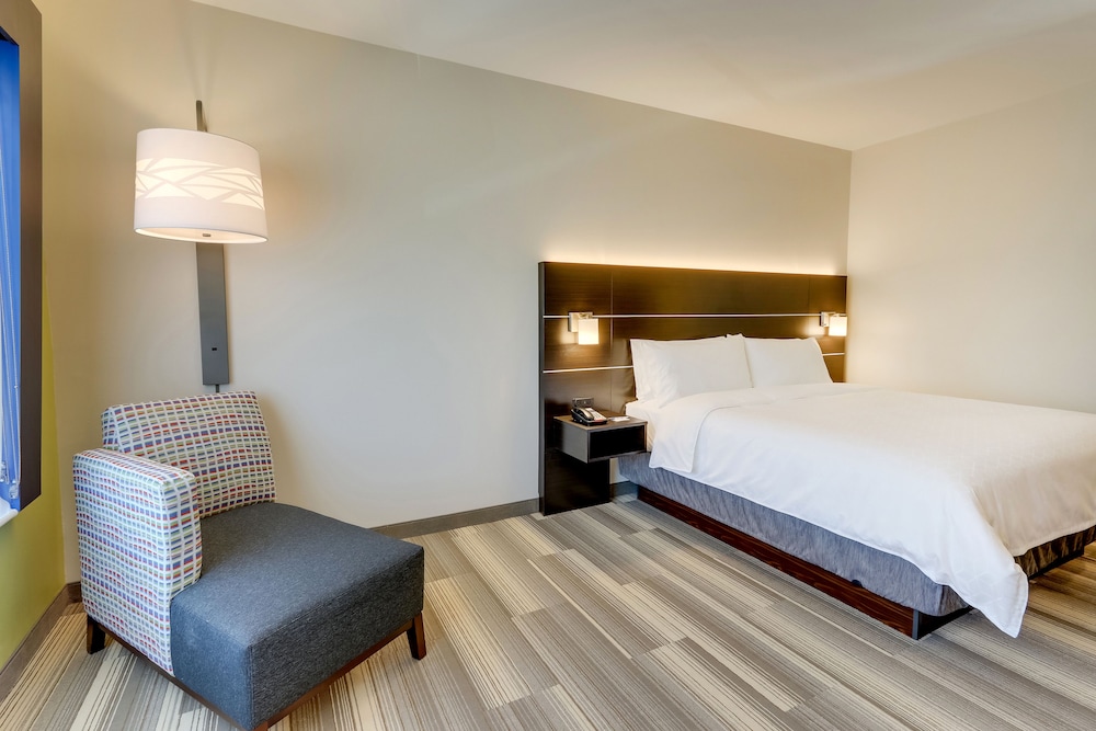 HOLIDAY INN EXPRESS AND SUITES WINSTON SALEM SW CLEMMONS 15/50