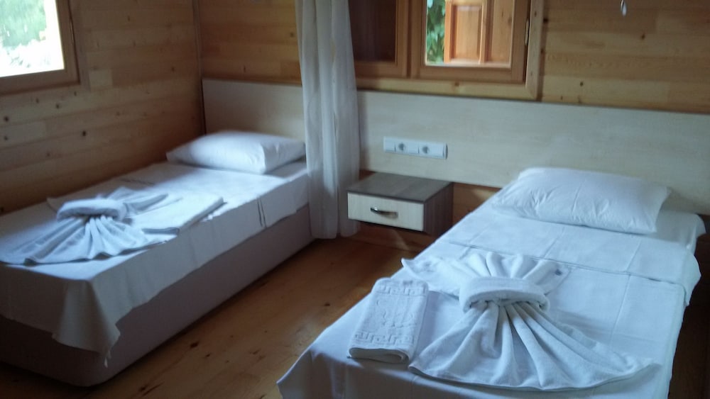 DELUXE, DOUBLE BED