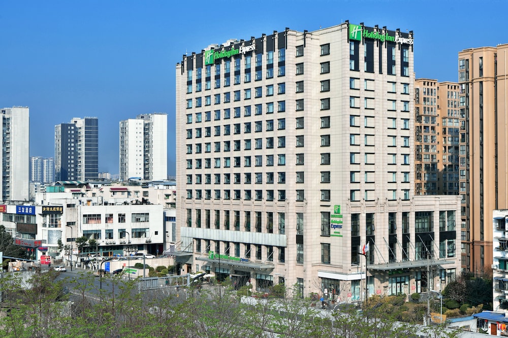 Holiday Inn Express Chengdu Huanhuaxi 3/67