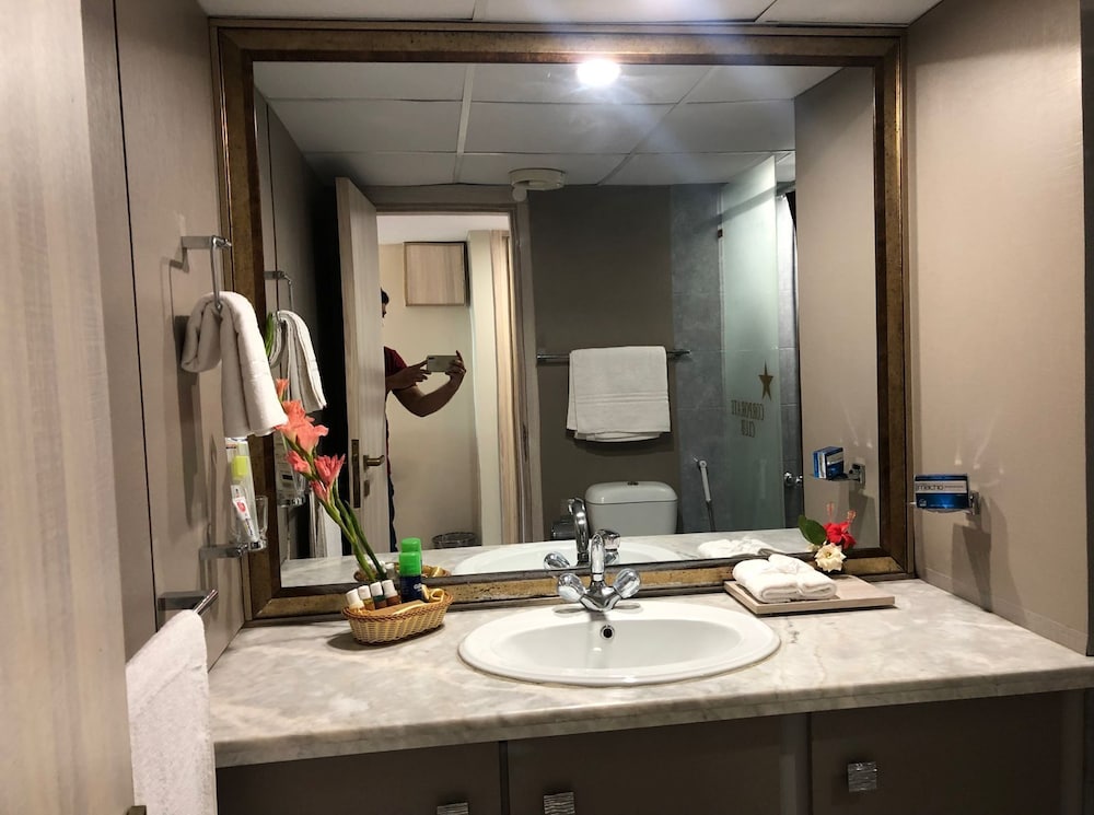 Airport Hotel 53/59