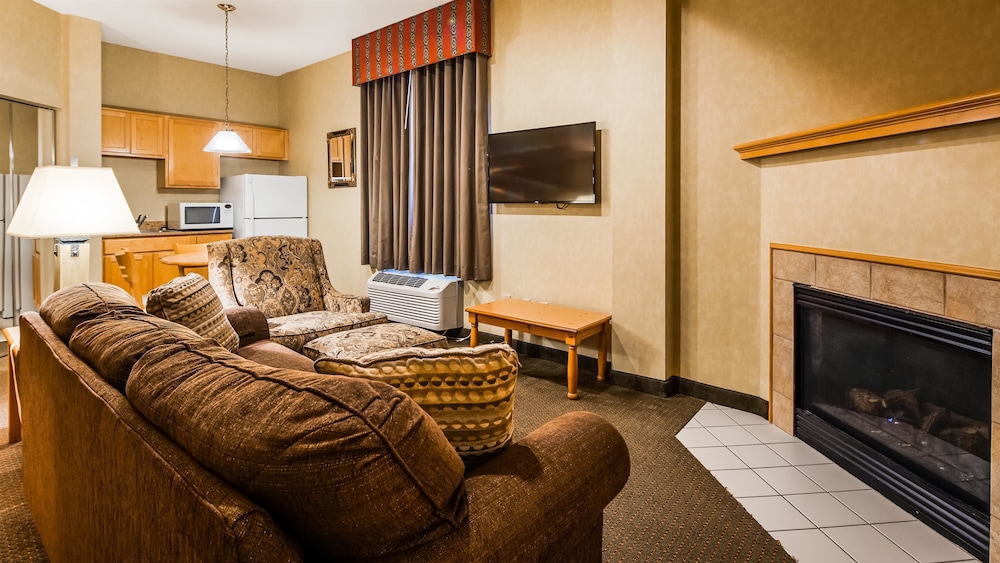 Best Western Plus Revere Inn & Suites 26/39