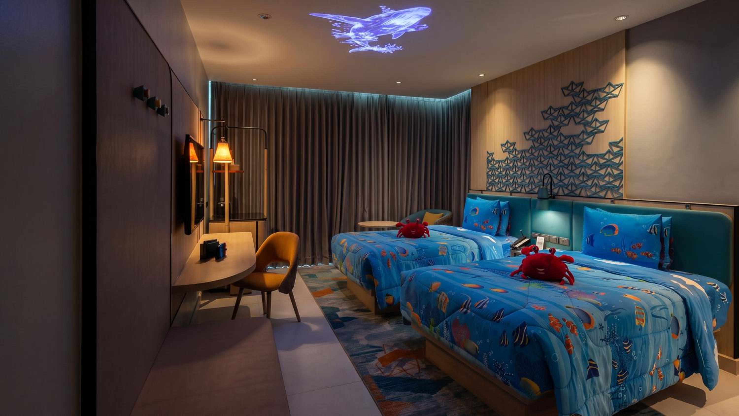 2 Bedrooms, Kids Suite, Twin Beds, King Bed, Bay Tower