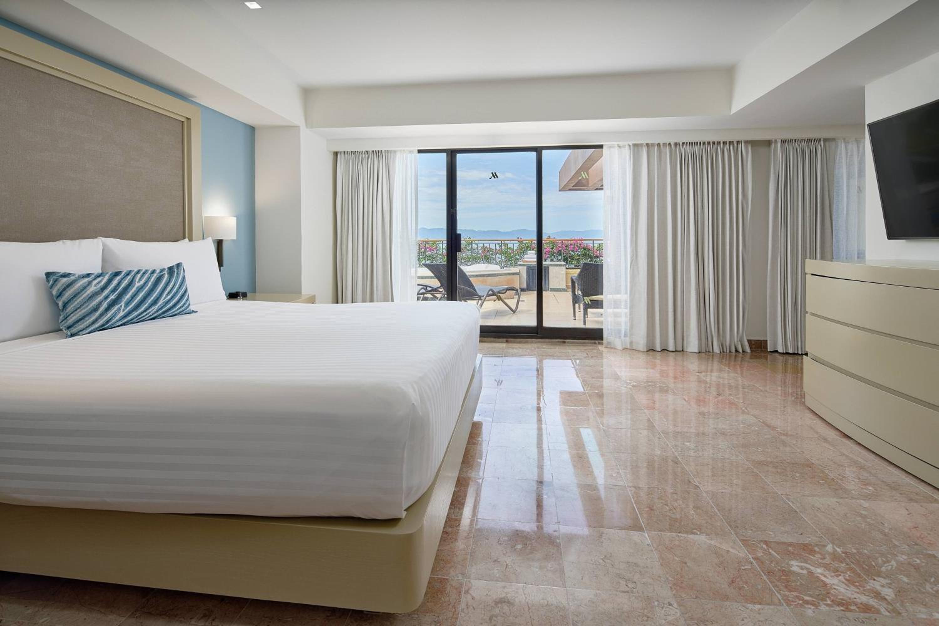 1 Bedroom, Luxury, Suite, King Bed, Panoramic View, Large