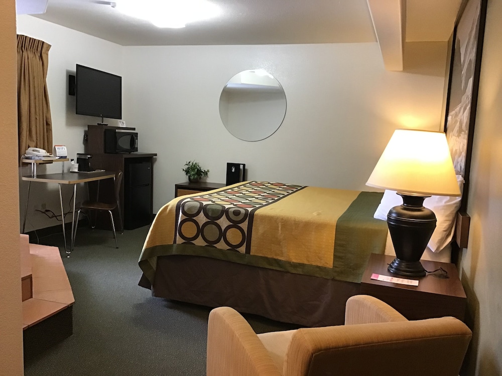 Super 8 by Wyndham Livingston Yellowstone 26/51