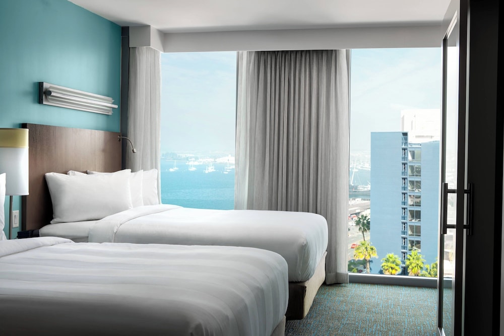 Studio, Suite, 2 Queen Beds, Bay View, Sofa, Accessible