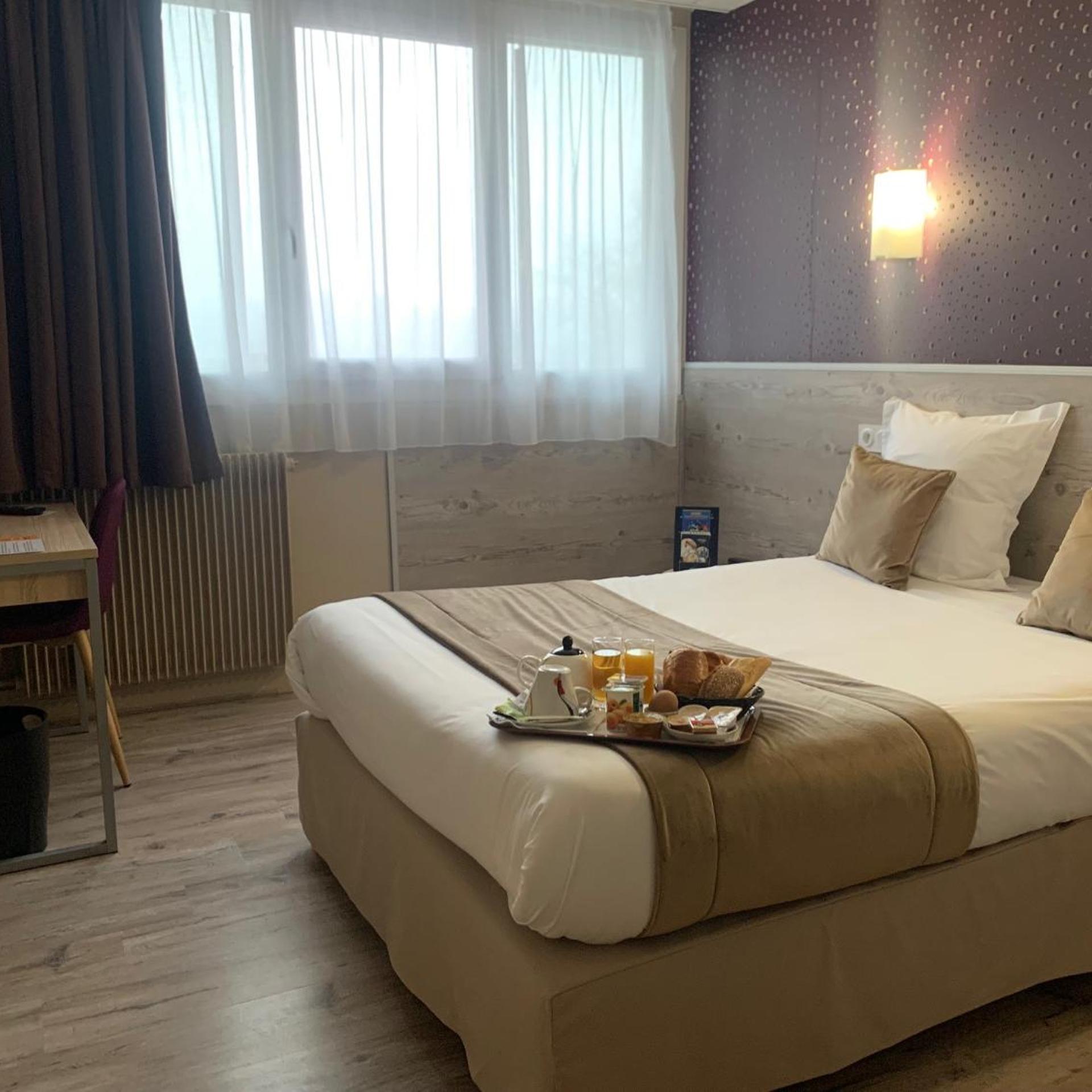 HOTEL FOCH 13/42