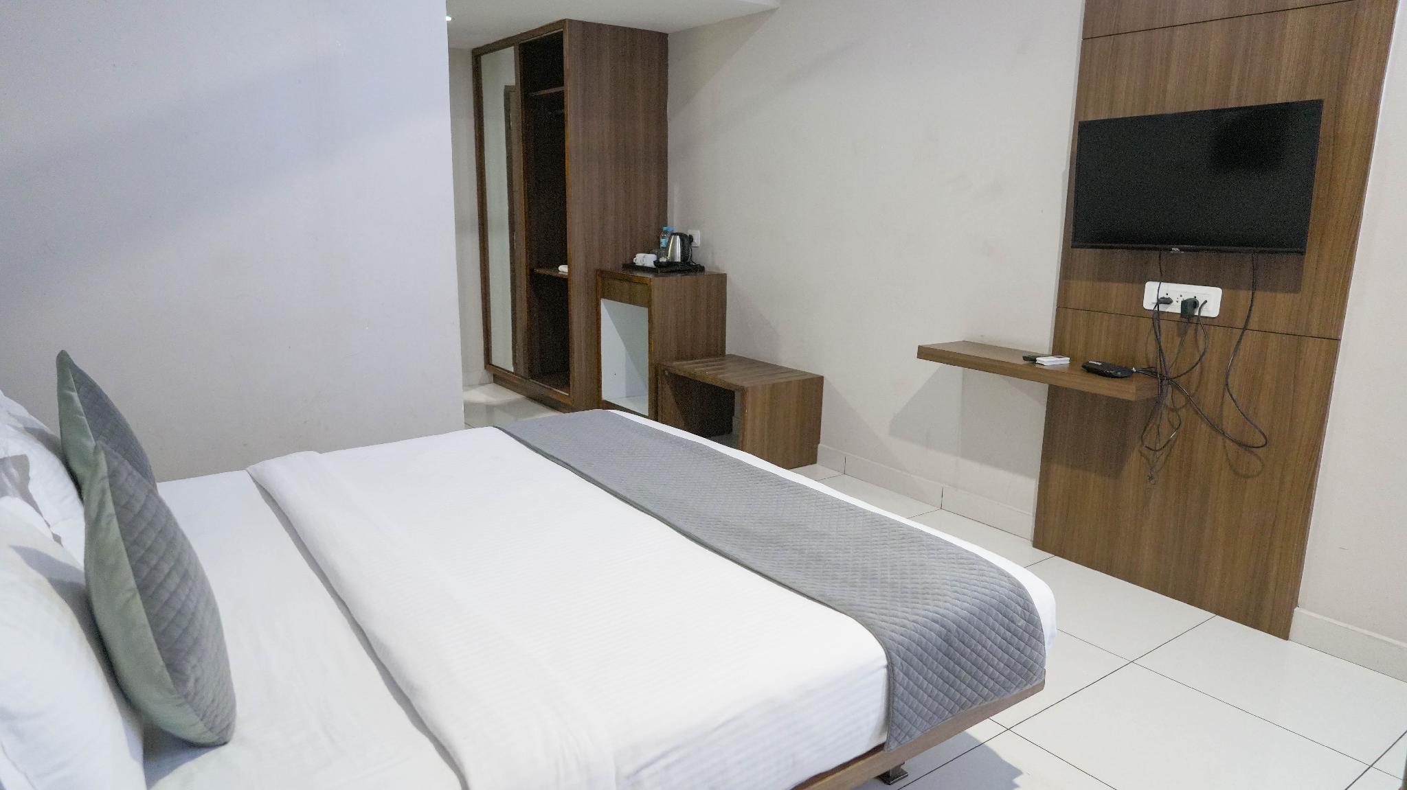 Samasth Palatial by Yuvraj group of Hotels 18/30