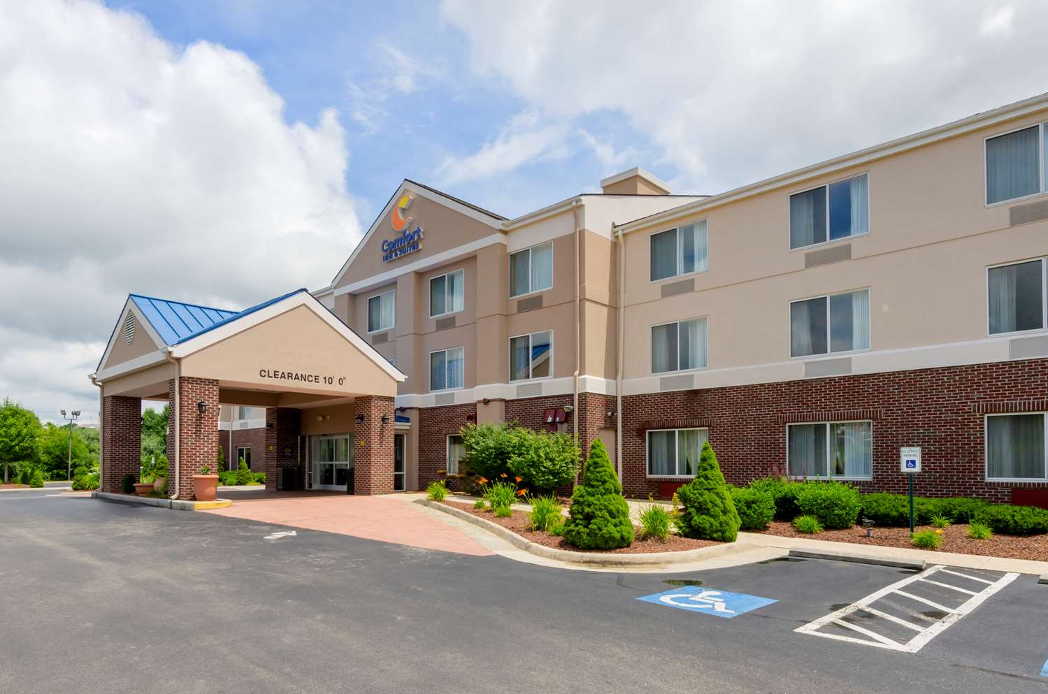 Comfort Inn and Suites Hillsville I-77 1/12