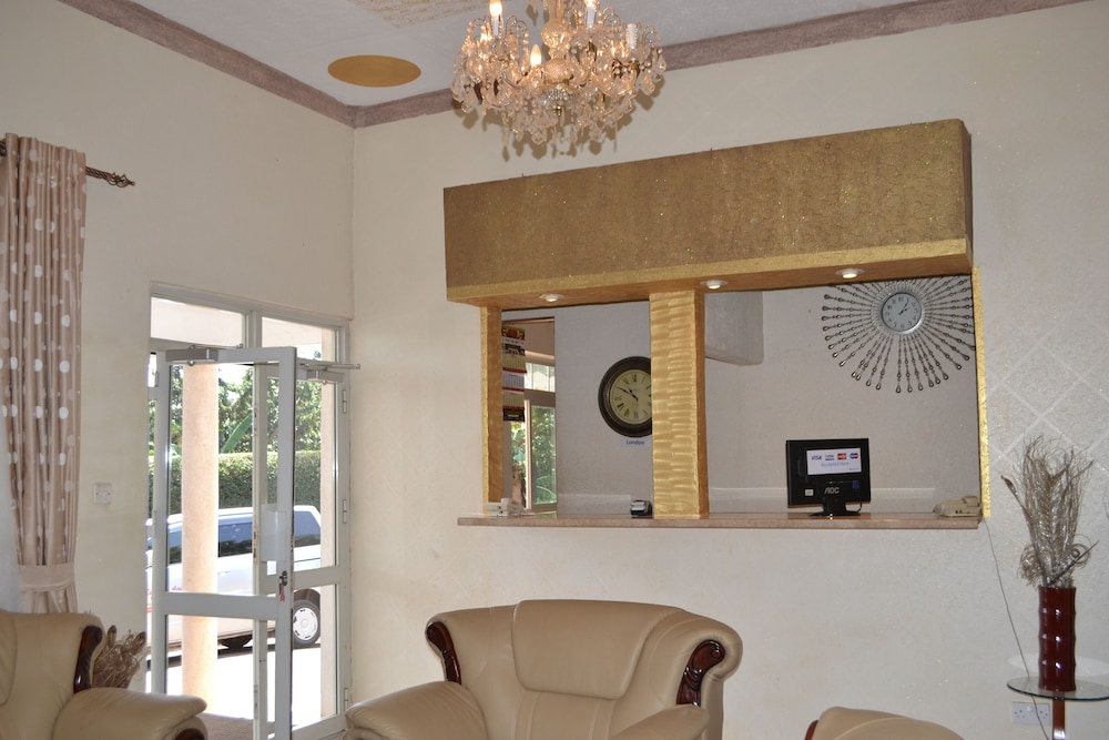 Executive Airport Hotel 7/50