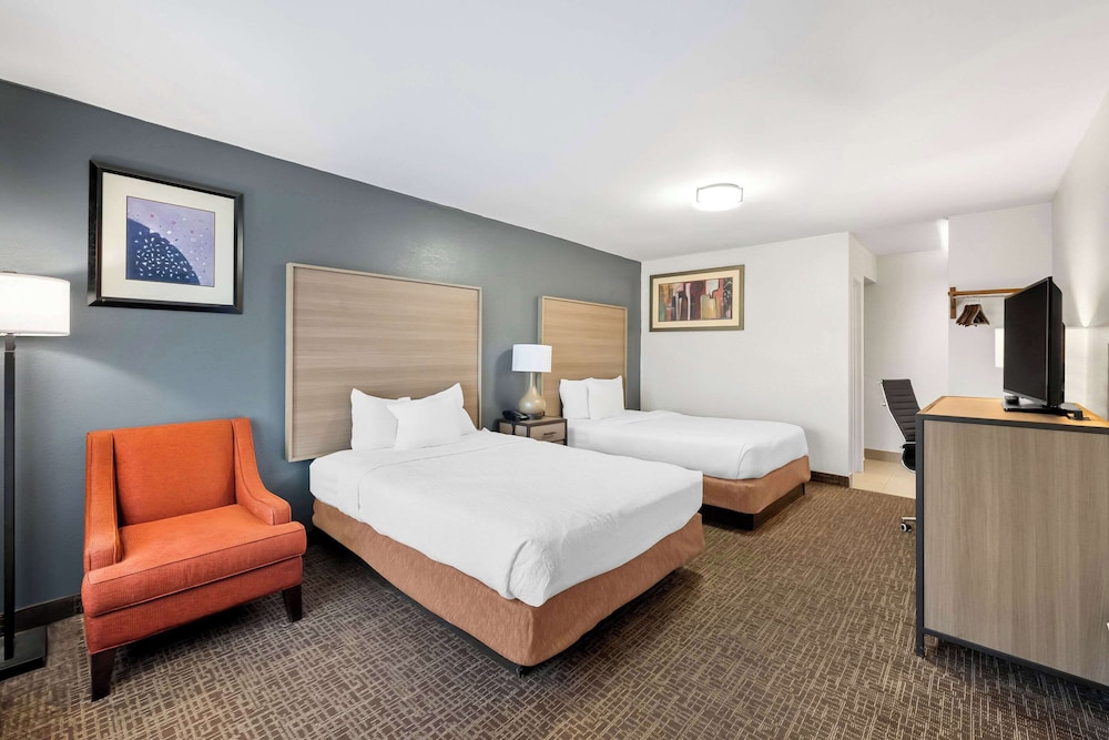 ROOM, 2 DOUBLE BEDS