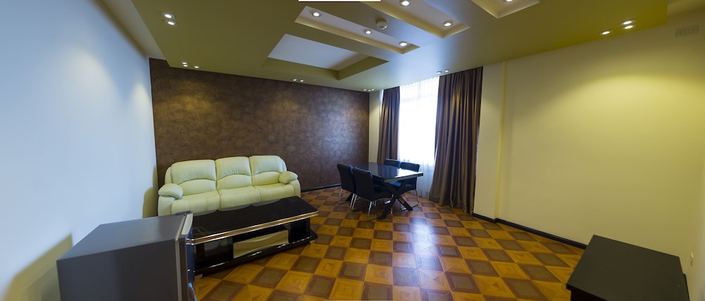 Grand Hills Hotel 14/50