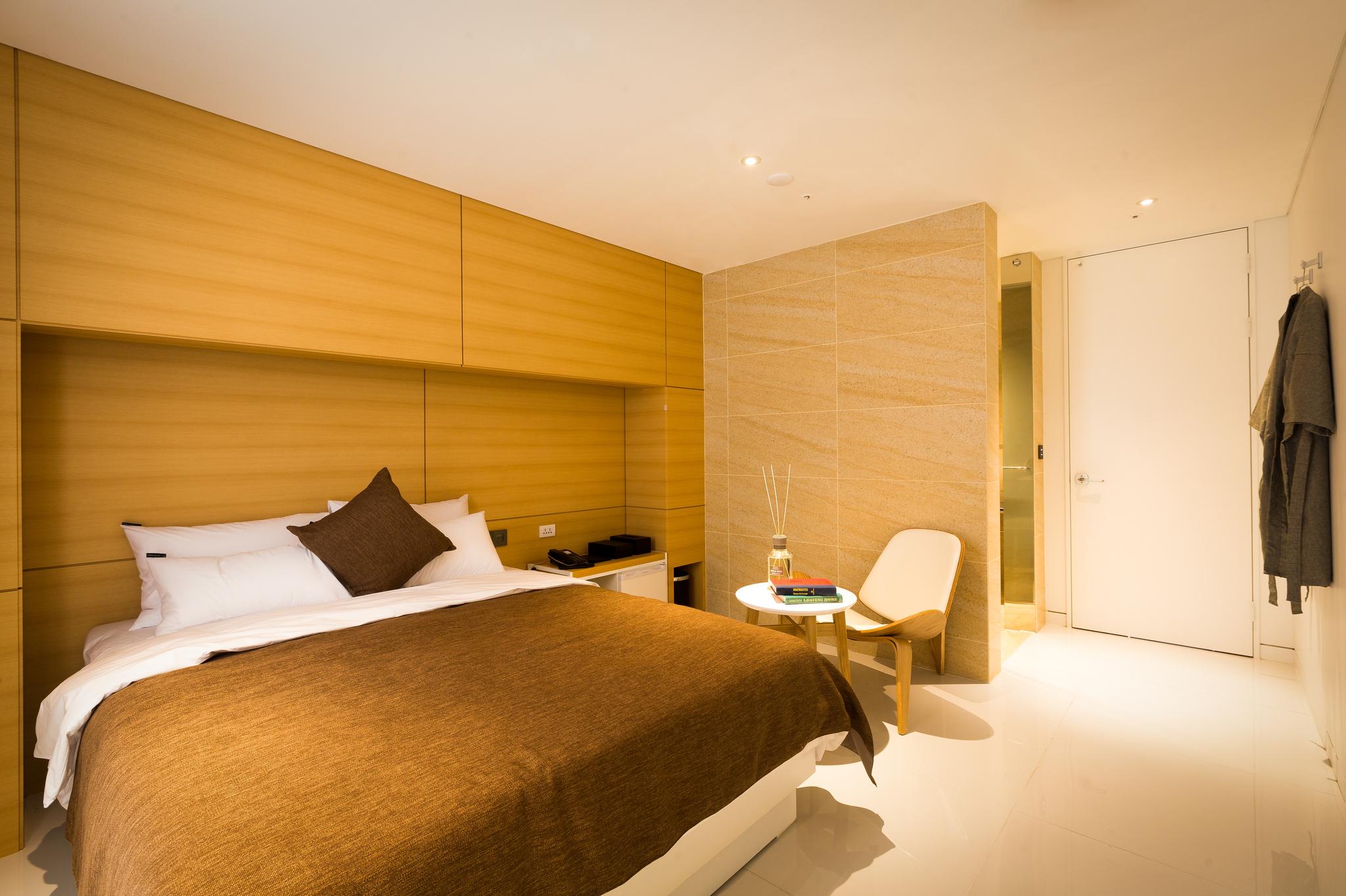 Room Assigned on Arrival, No Parking