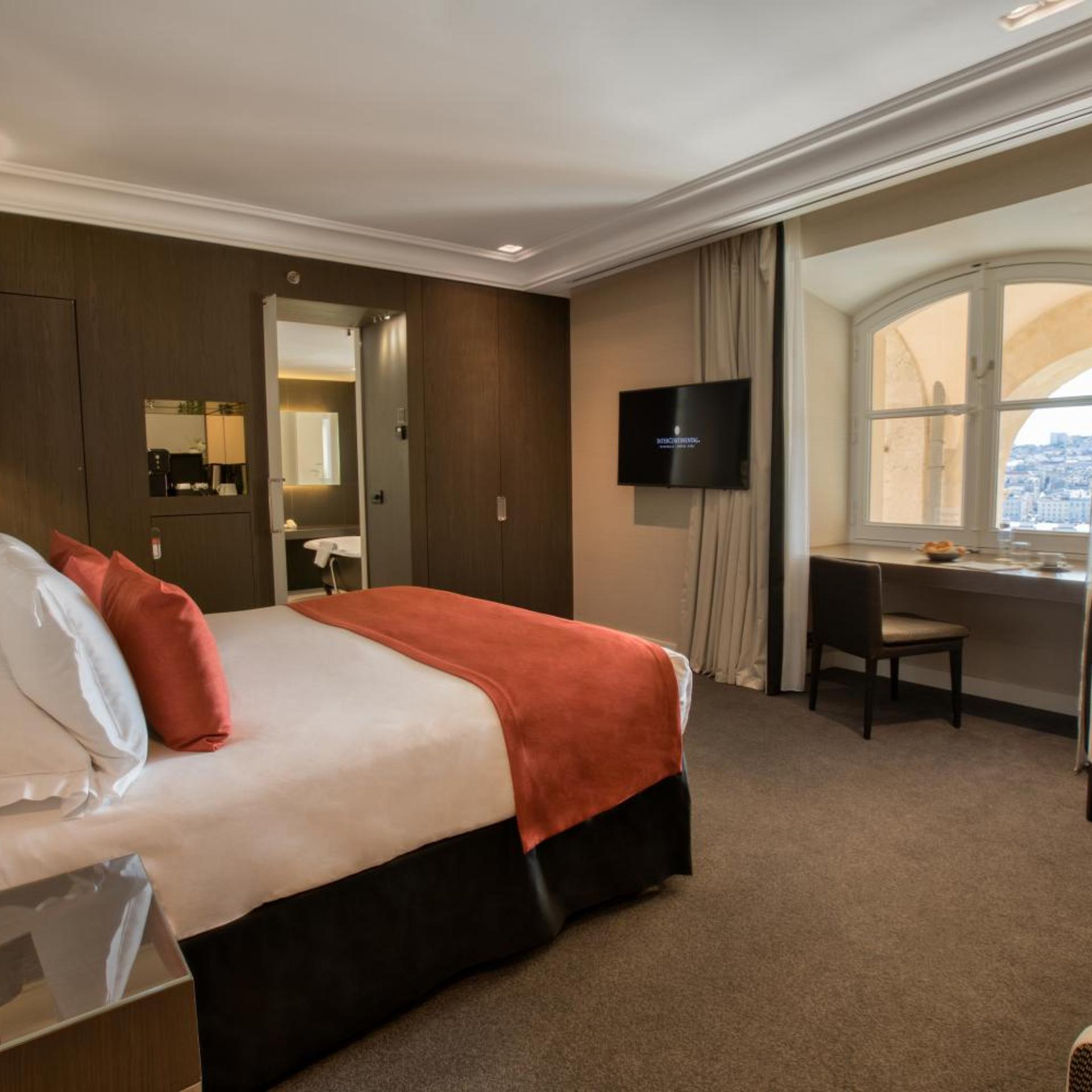 Premium, King Bed, Church View
