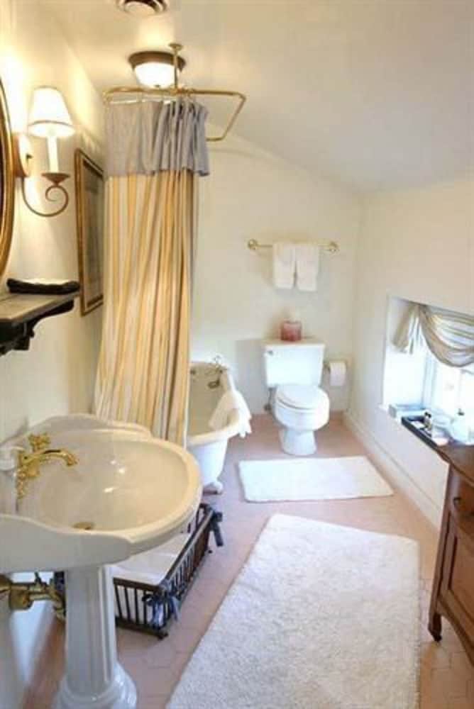 The Wayside Inn Bed Breakfast 47/50