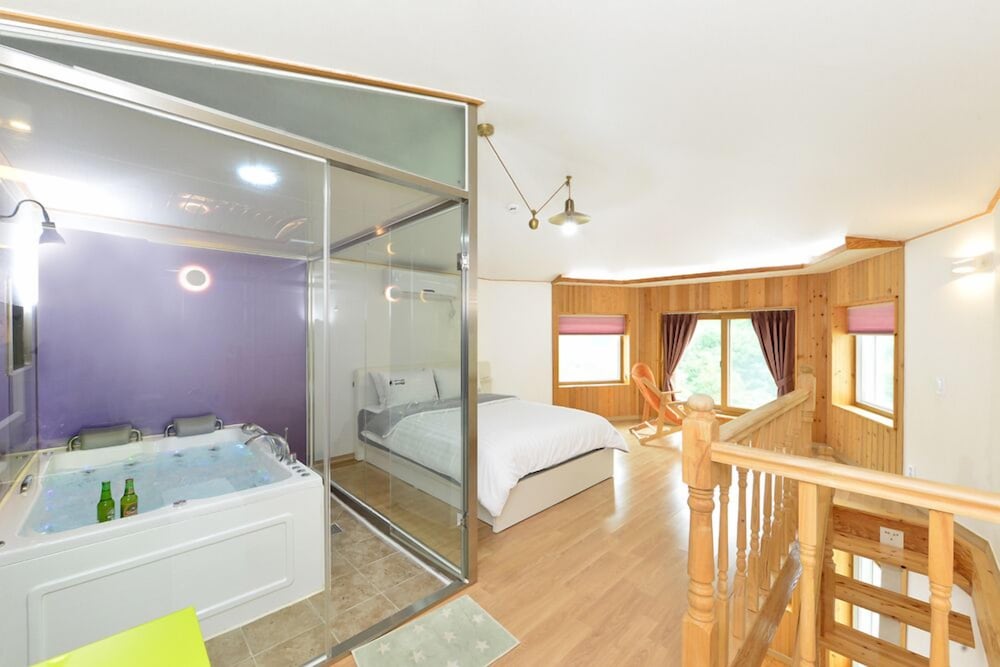 Gapyeong Camel Pension 27/50