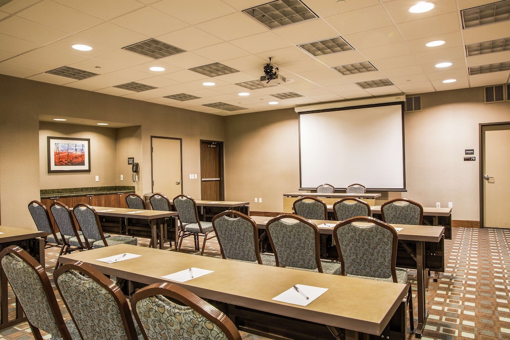 Hampton Inn & Suites Tacoma/Puyallup 51/56