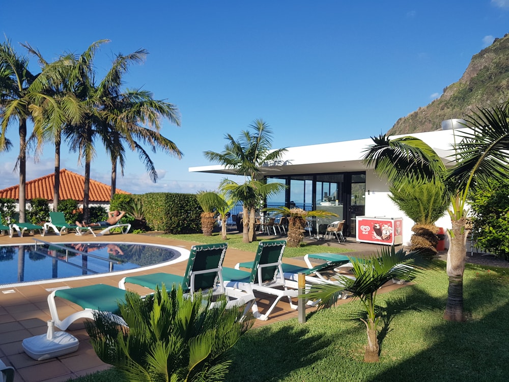 CASA DA CAPELINHA 60/66