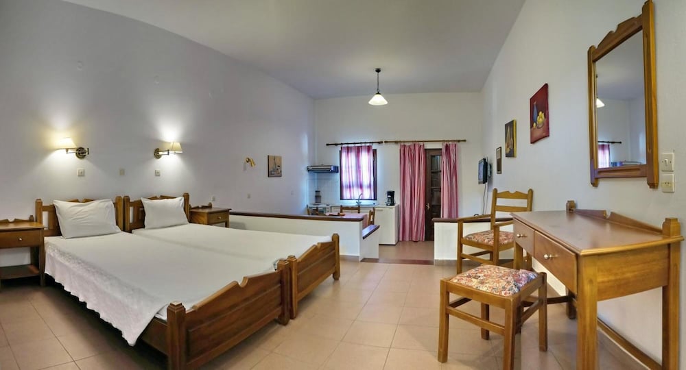 Pasiphae Hotel 27/72