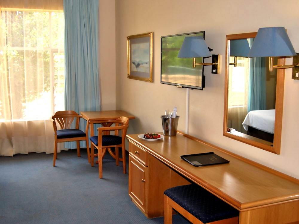 SAFARI LODGE HOTEL & CONVENTION CENTRE 23/50