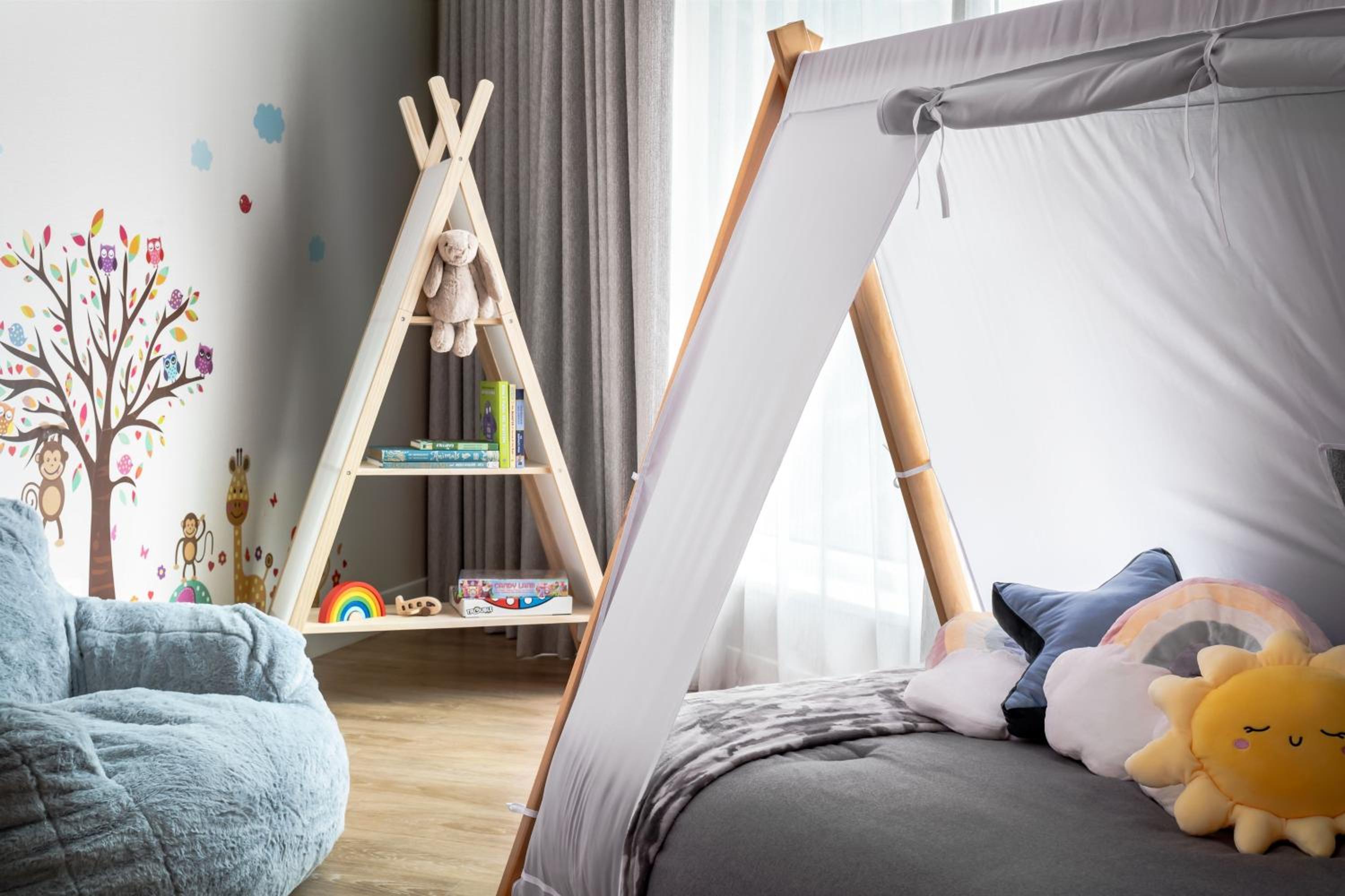 غرفة تقليدية بسرير كينج