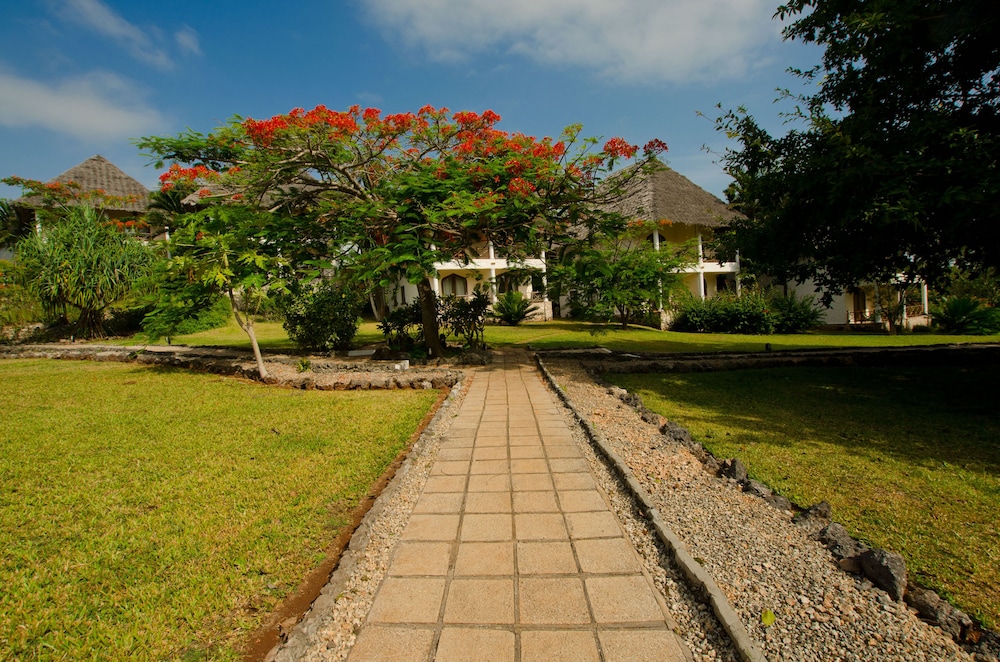 Bluebay Beach Resort & Spa 50/52