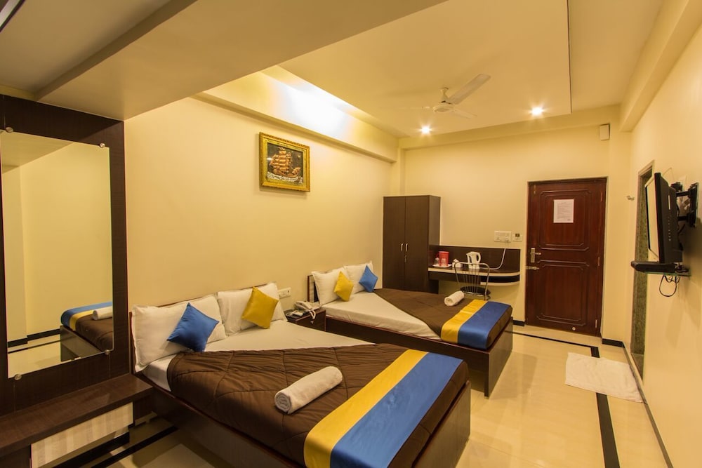 HOTEL AARYA INTERNATIONAL 4/15