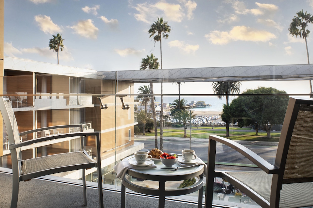 Shore Hotel 34/50