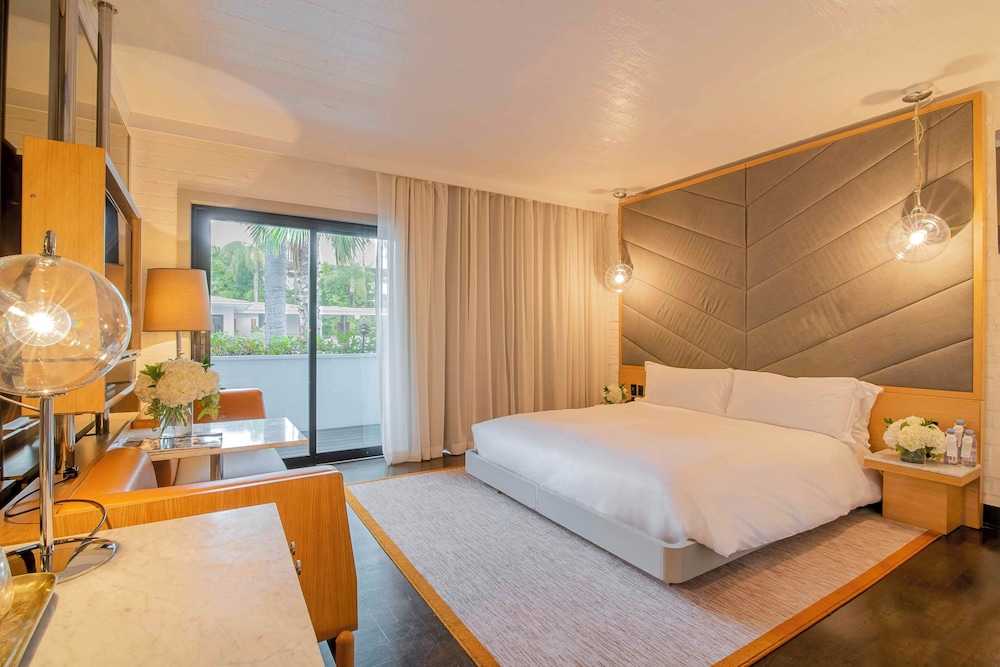 ROOM, BALCONY, CABANA BUILDING