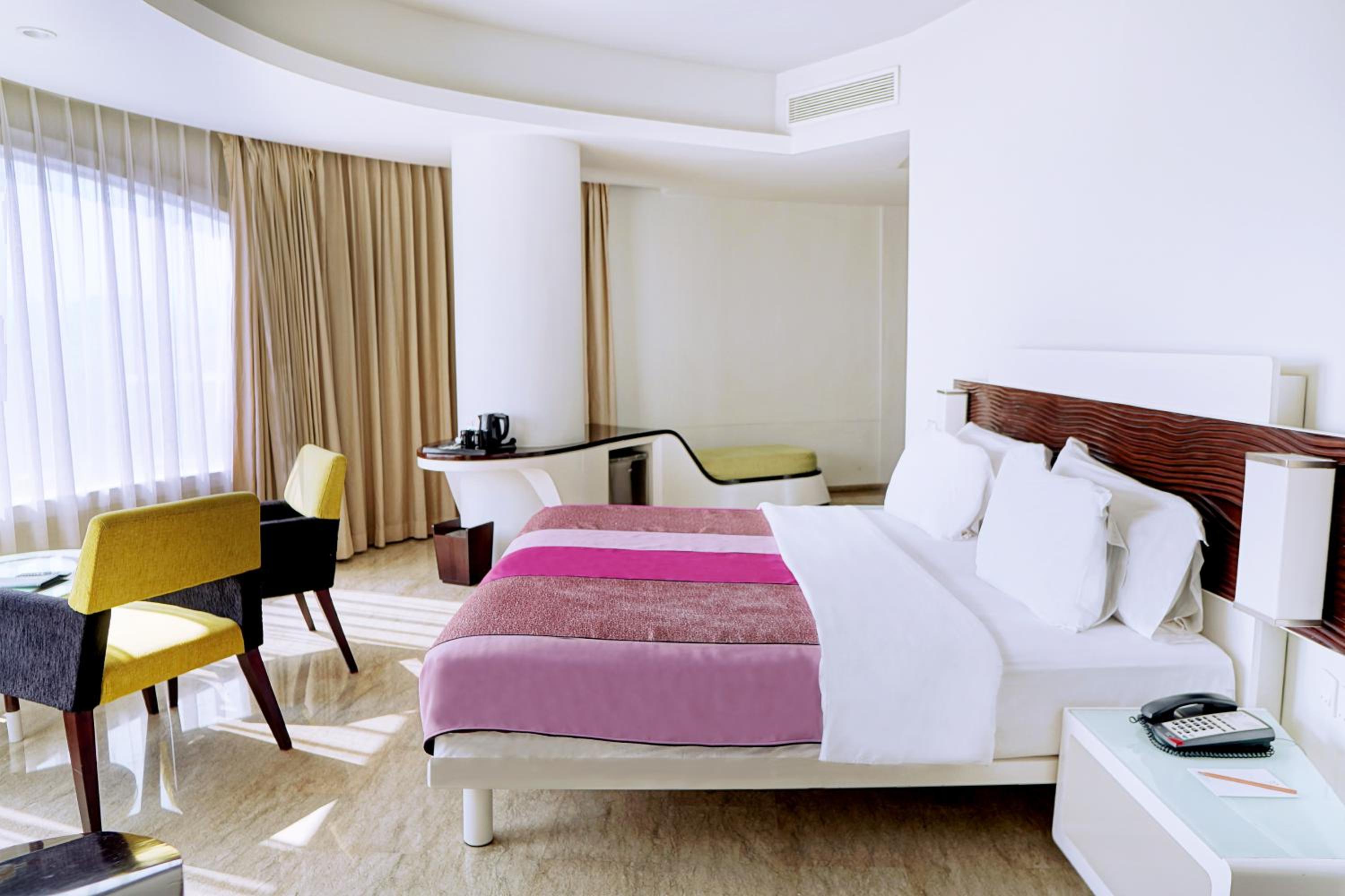 Junior, Executive, King Bed
