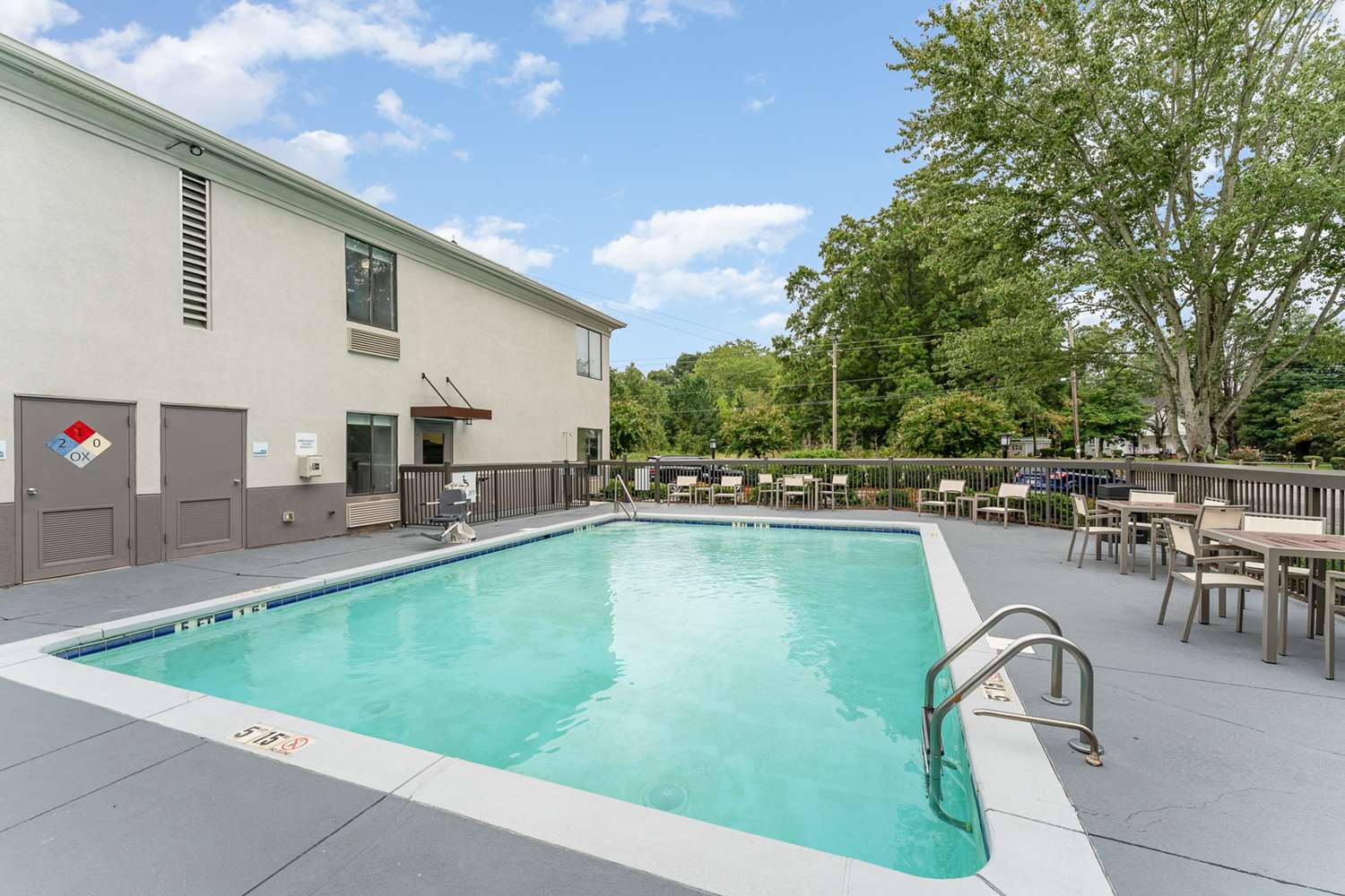Best Western Kernersville 33/33