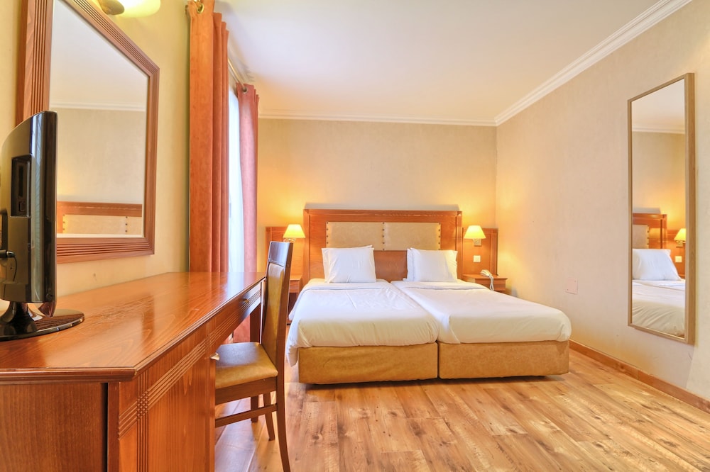 121 Hotel Paris 12/22