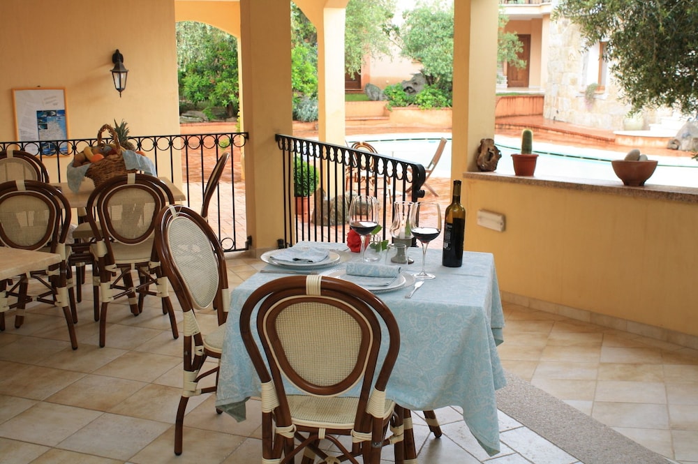 Hotel San Pantaleo 10/29