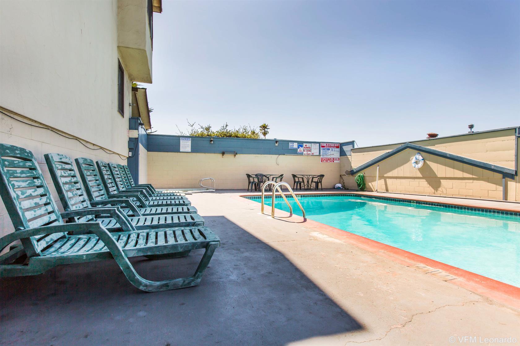 Econo Lodge Monterey Fairgrounds 21/21