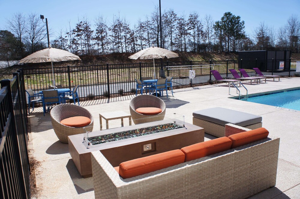 La Quinta Inn and Suites by Wyndham Braselton 54/60