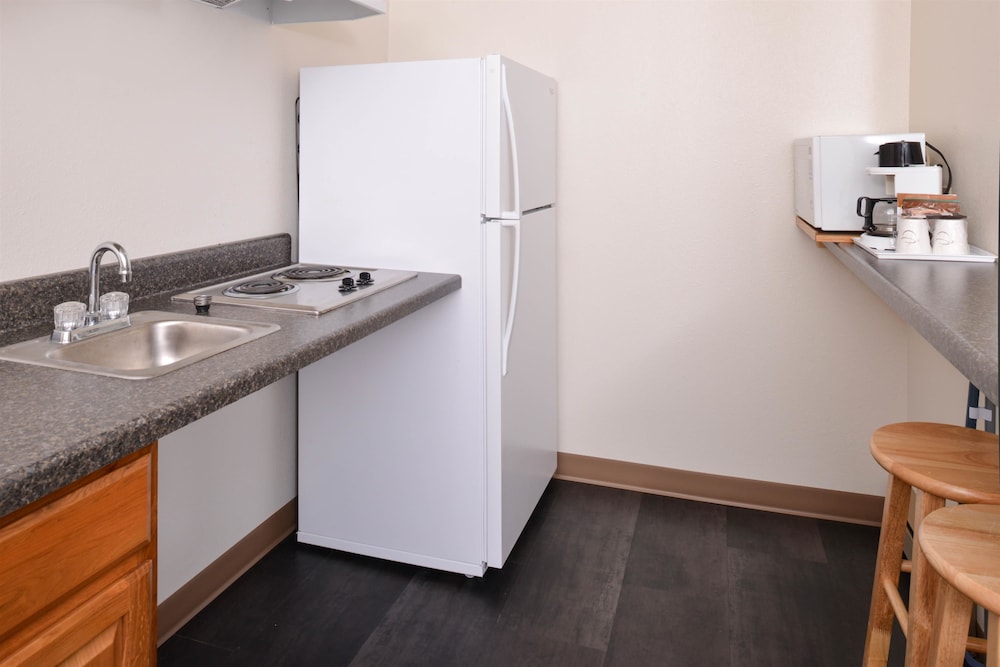Americas Best Value Inn & Suites Atlantic 14/32