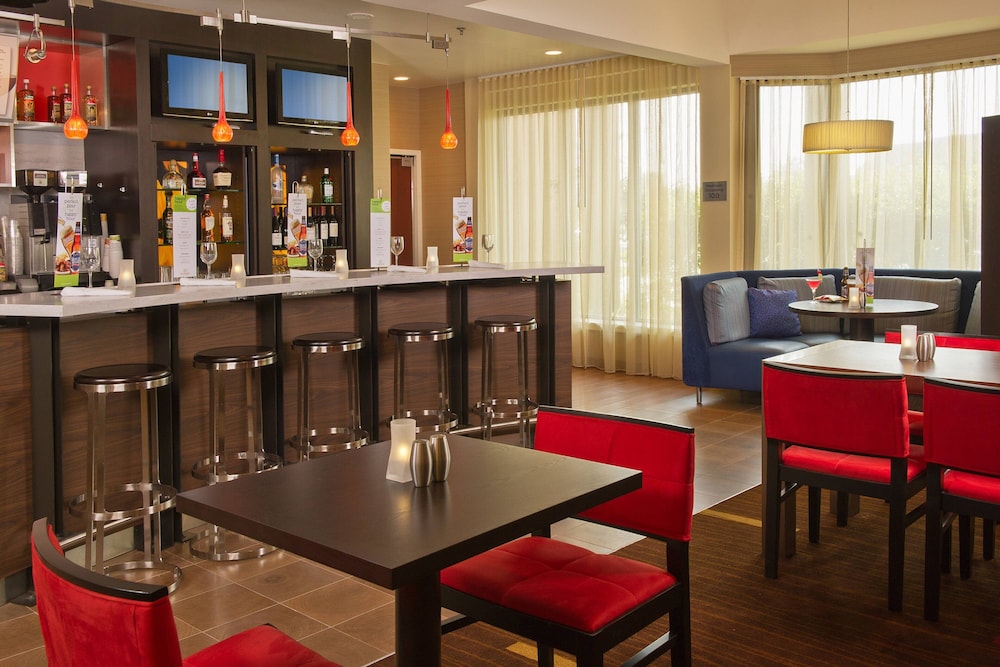 Courtyard by Marriott Silver Spring North/White Oak 33/38