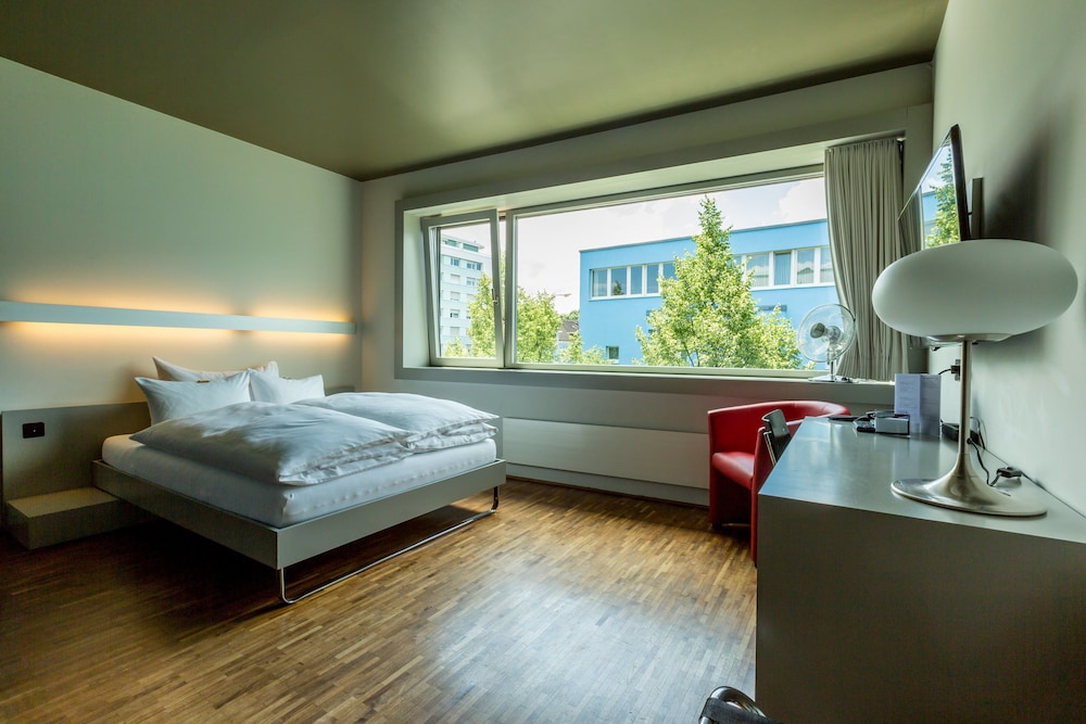 DESIGN, QUEEN BED