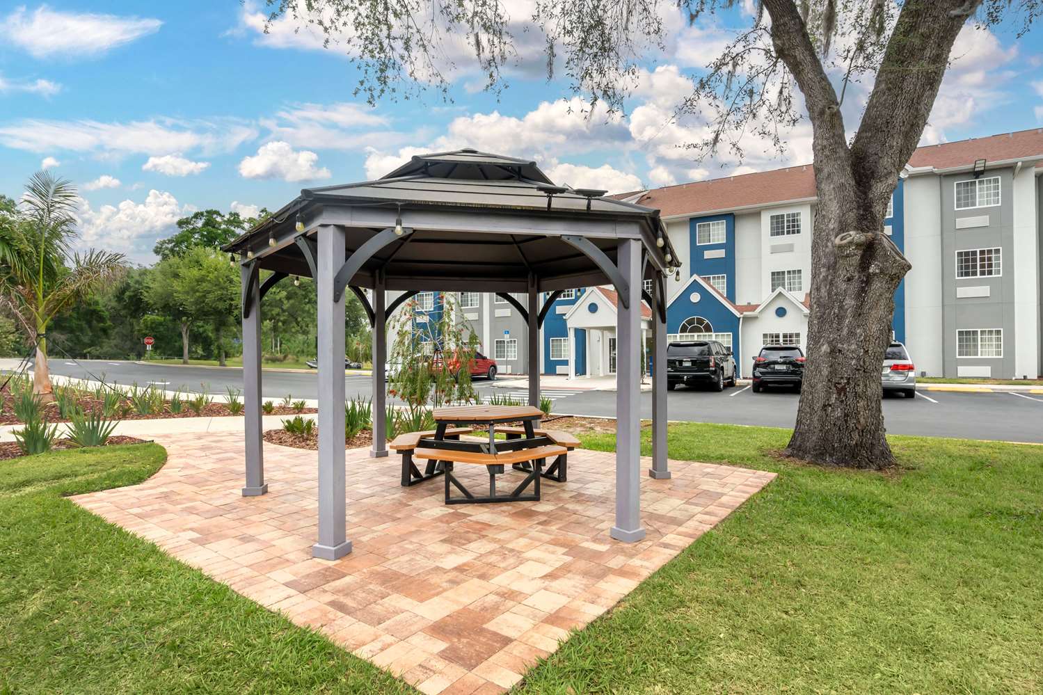 Microtel Inn and Suites by Wyndham Brooksville 48/53