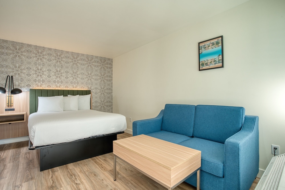 La Casa Inn 25/50