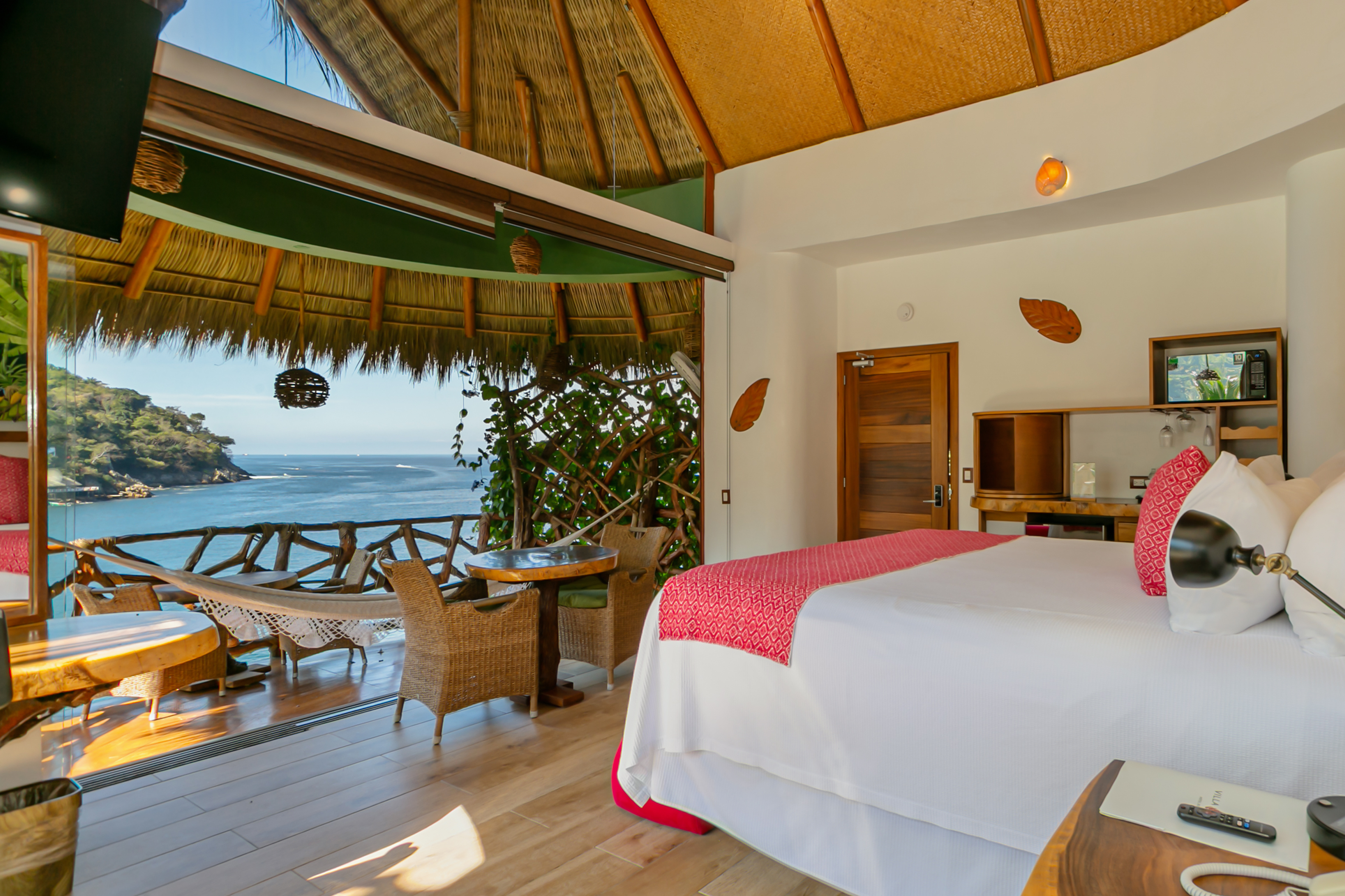 Tree Love, Nest, Suite