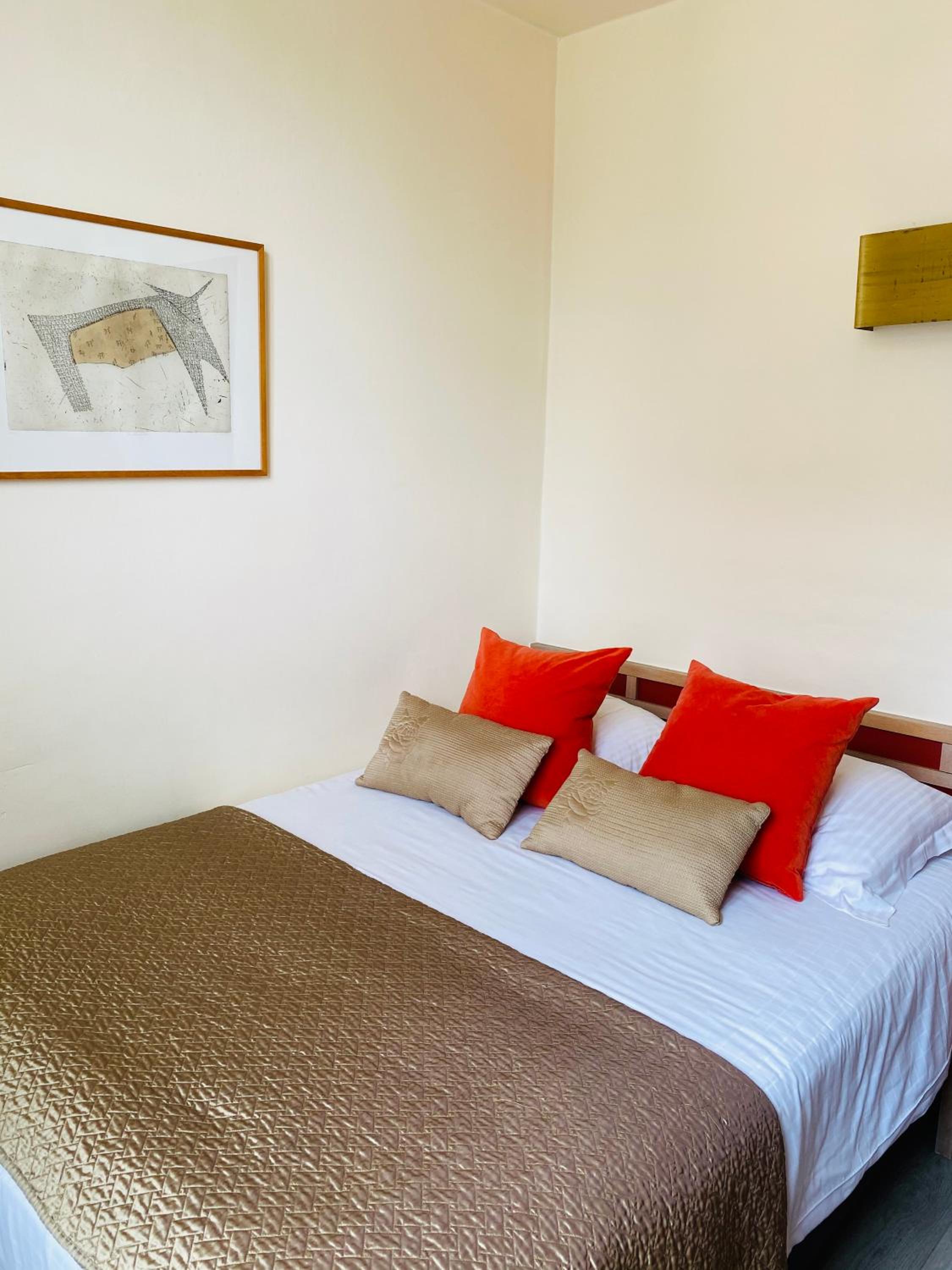 Room, Double Bed, Small