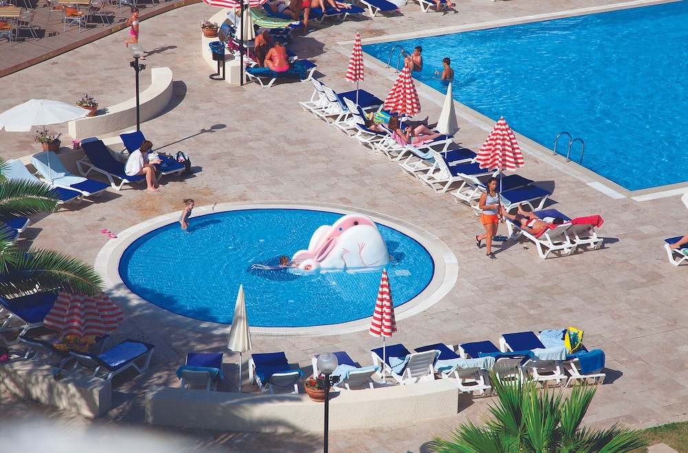 Batihan Beach Resort 69/76