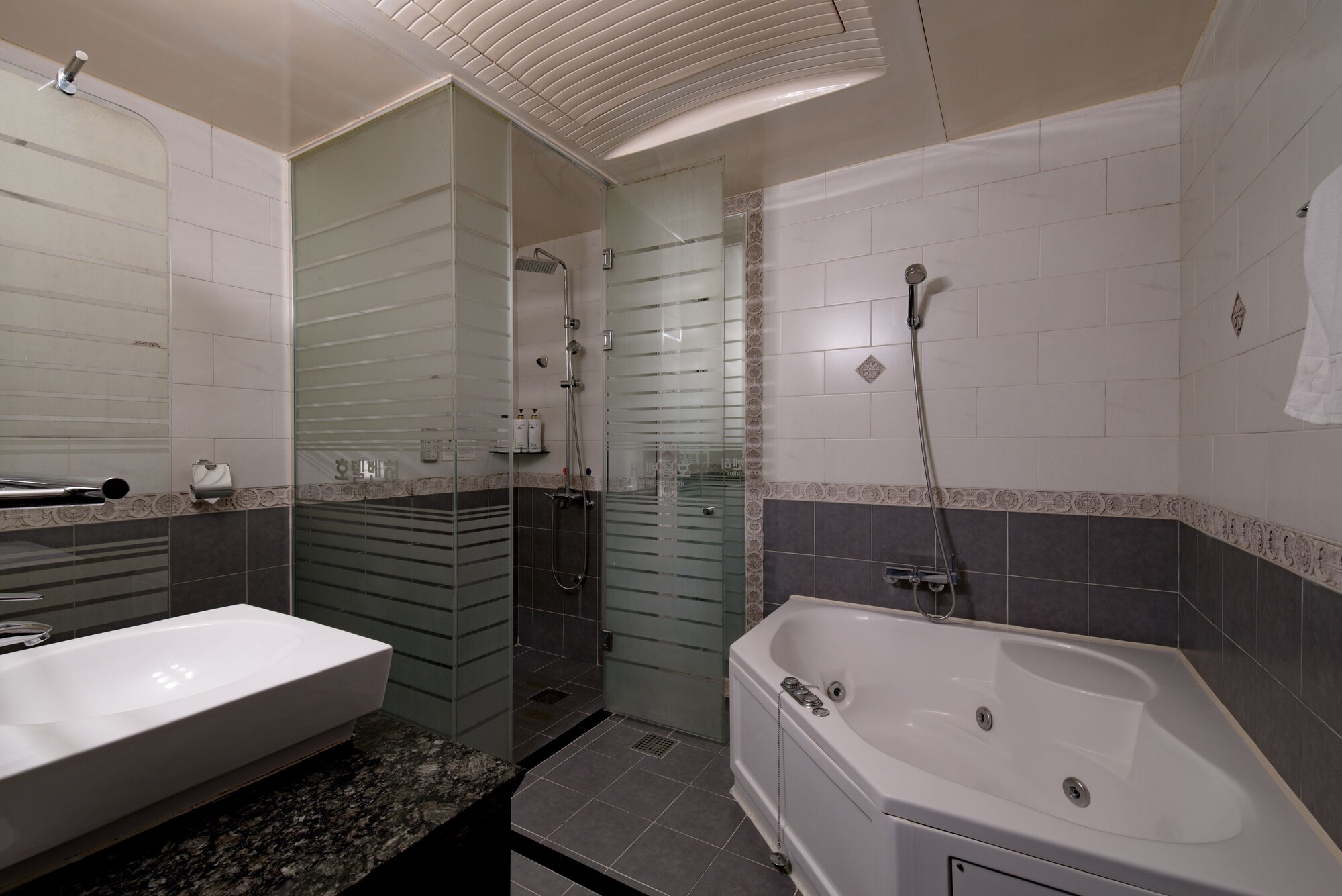 غرفة ديلوكس بسرير كينج، Comfort inn Yeouido 4/4