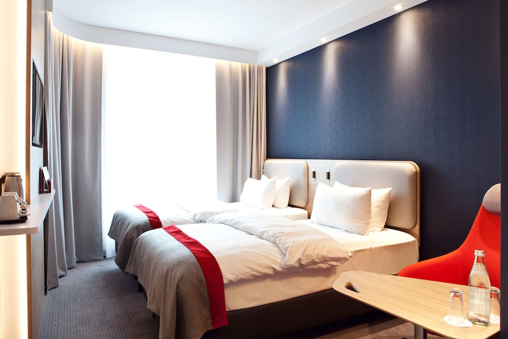 Standard, Twin Beds, City View