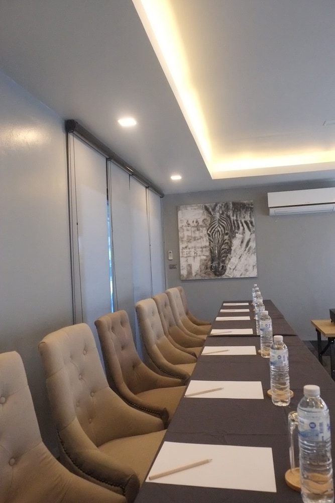 The 28Th Hotel 30/70
