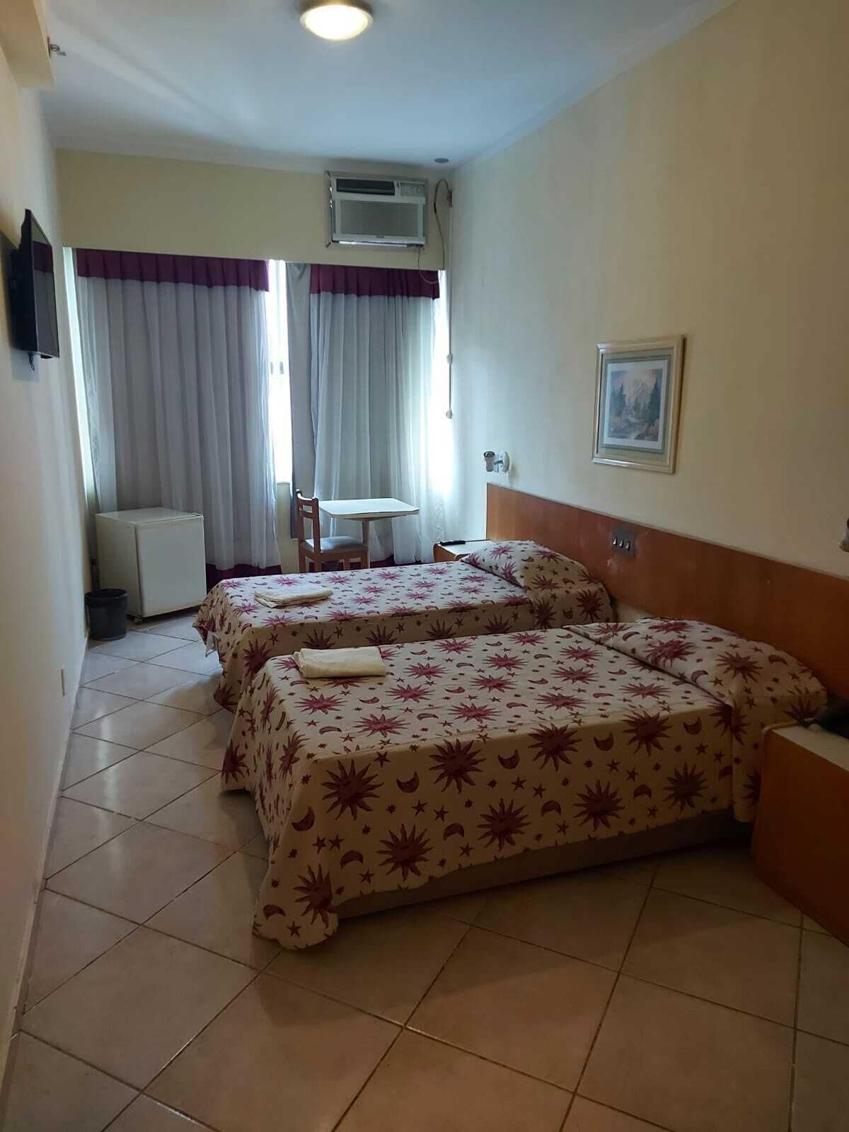 DELUXE, TWIN BEDS