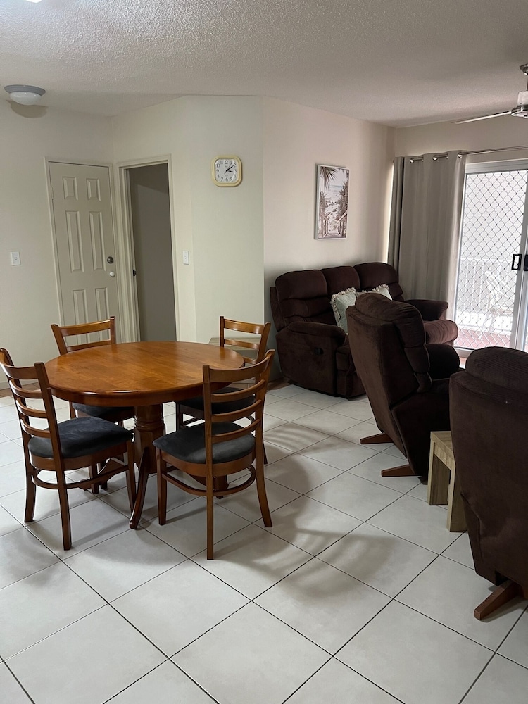 WHITE CREST LUXURY APARTMENTS 24/50