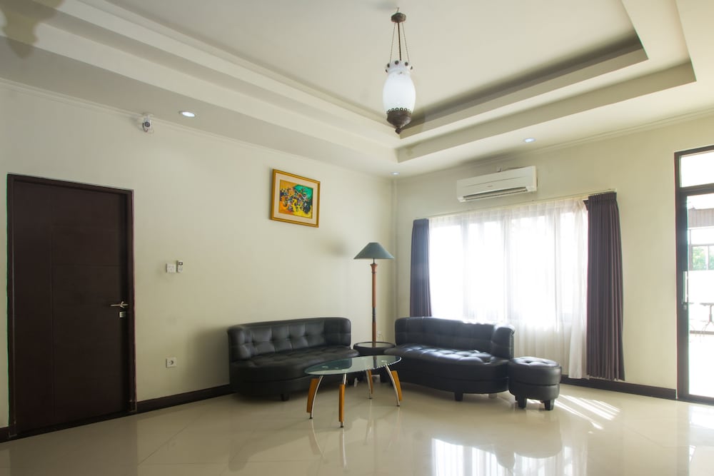 Maxi Hotel Kedonganan 24/47