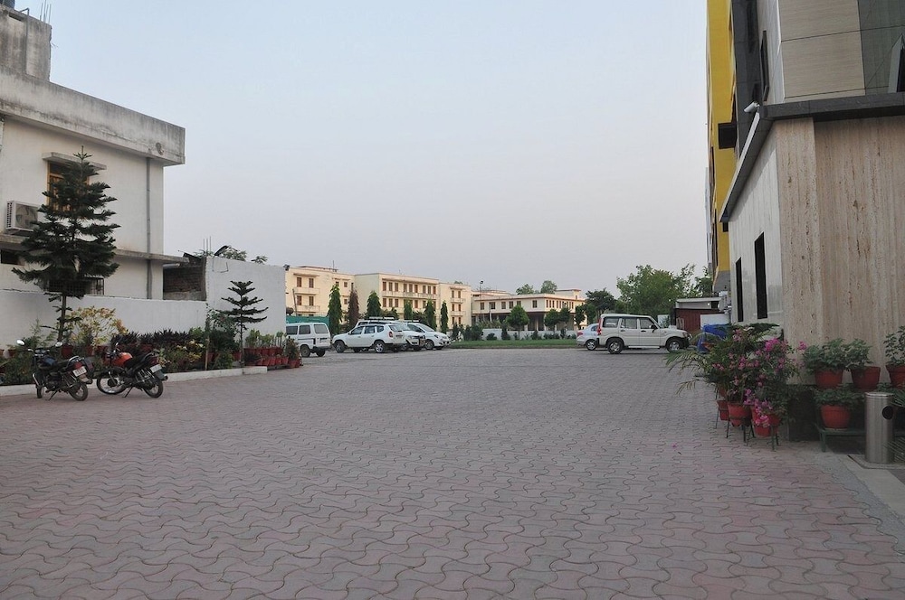 Hotel Taj Darbar 37/45