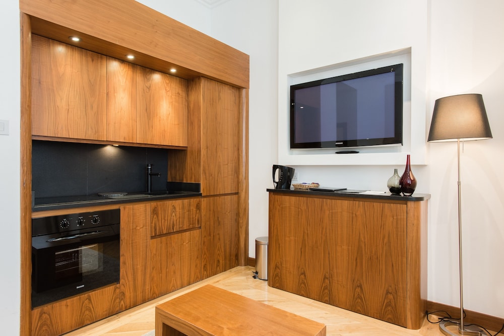 Presidential Apartments - Kensington 13/69